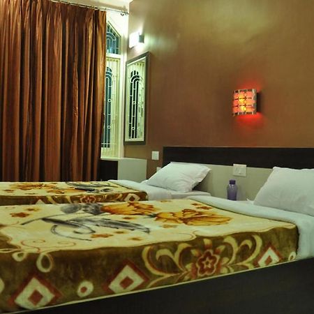Hotel Kiran Palace Варанаси Экстерьер фото